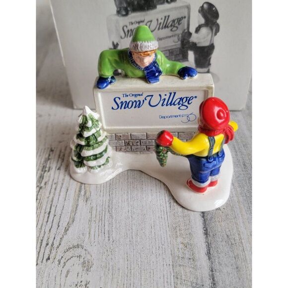 Dept 56 51349 AS IS Kids Decorating The Village Sign xmas - Picture 1 of 11